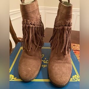Sbicca Sound Khaki Suede Leather Fringed Tassel Booties Size 8.5 in Box